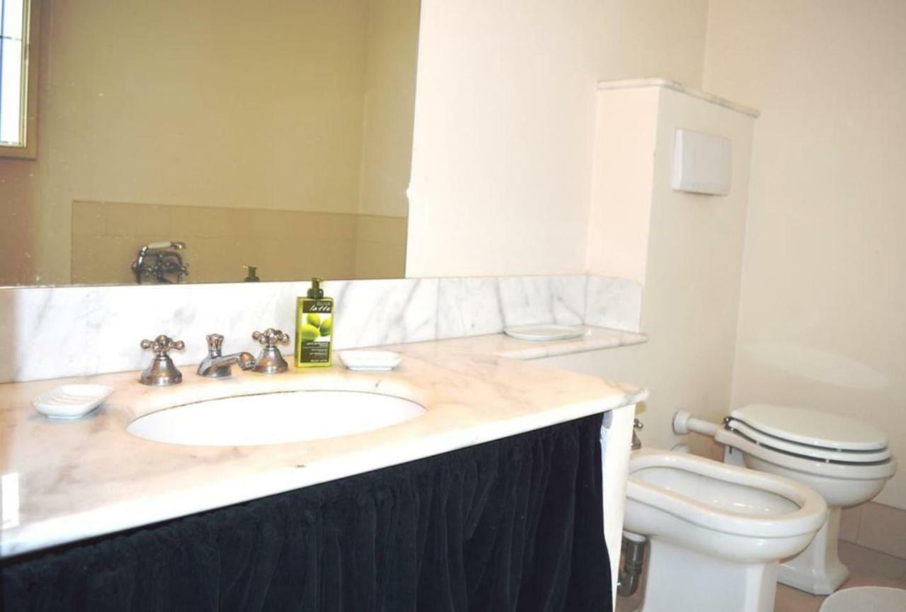 Panoramic Suite Near Duomo And Station Florencia Exterior foto